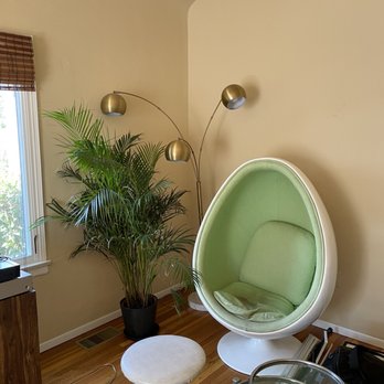 Eco Moving - Egg Chair, plants. Lamp. - Movers Near Me - Los Angeles, California