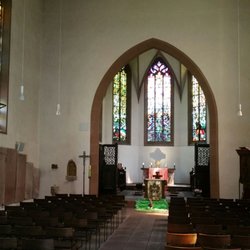 Spitalkirche - Altar und Fenster