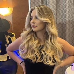 Biby's Salon - Beige blond balayage