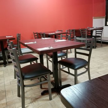 Roi Siam - minimalist seating area - Thai Near Me - Union City, New Jersey Roi Siam - minimalist seating area - Thai Near Me - Union City, New Jersey