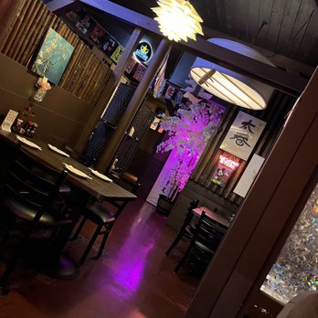 Sushiya - Decor - Sushi Bars Near Me - San Dimas, California
