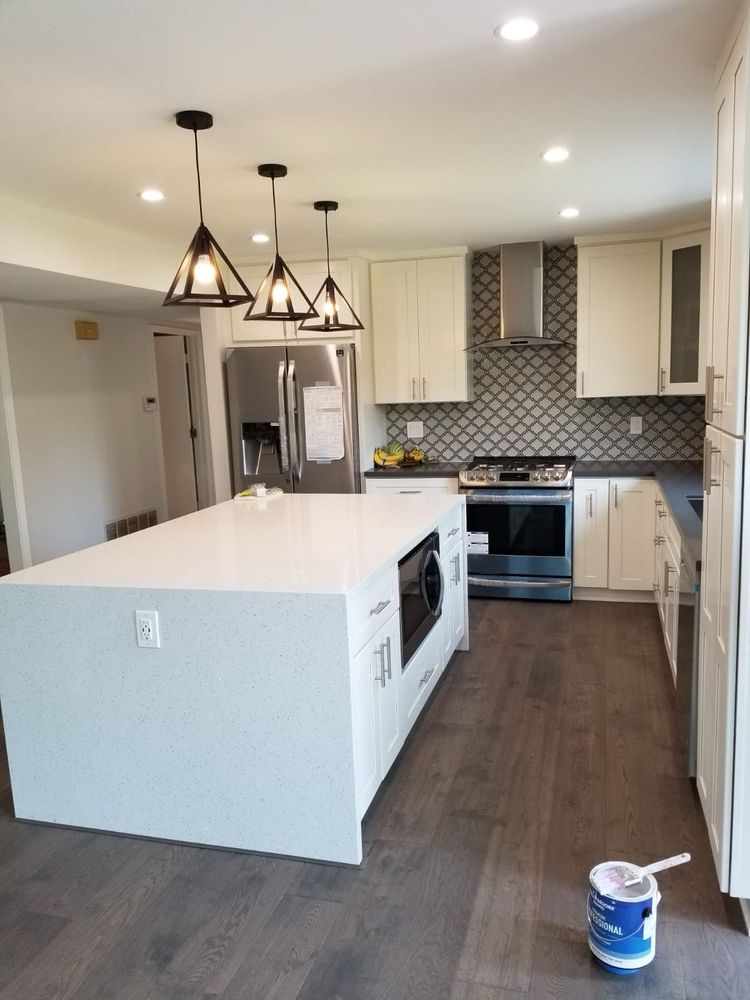 Slide of Deluxe Remodeling