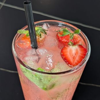 Hometown Grill - Pink lemonade - Desserts Near Me - Blumenort, Manitoba