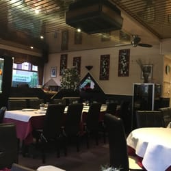 Tian Yuan House - Le Resto est calme, dans une zone résidentielle, avec une vrai serveuse/ maîtresse d'hôtel chinoise bien cliché mais pas moins adorable