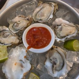 Raw oysters Raw oysters
