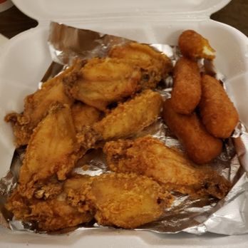 Alibi Bar & Grill - Chicken wings and mozzarella sticks without marinara. Chicken was the only decent food. - Bars Near Me - Salem, Oregon