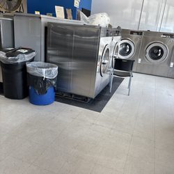 High Street Laundromat - Do not use any of these machines. Their dryers will also leave your clothes smelling like melted plastic.