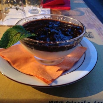 Piccola Toscana - Panacotta à la prune sauvage - Italian Near Me - Paris, 75