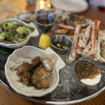 Half Shell - Pearl Platter seafood sampler - Bars Near Me - Seattle, Washington