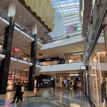 Alexa - Shopping Centers Near Me - Berlin, BE