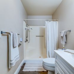 Alta Vista Senior Living - Bathroom