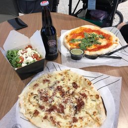 Fiazza fresh Fired: Arugula, tomato & goat cheese salad. Alfredo pizza and margherita.