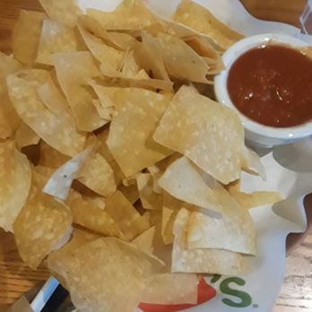 Chili's - Warm tostadas and salsa is delicious - American Near Me - El Paso, Texas