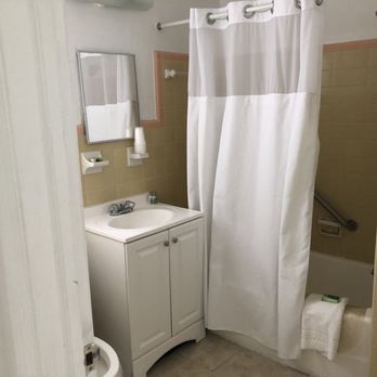 Breakers At Delray Beach - Bathroom - Hotels Near Me - Delray Beach, Florida Breakers At Delray Beach - Bathroom - Hotels Near Me - Delray Beach, Florida