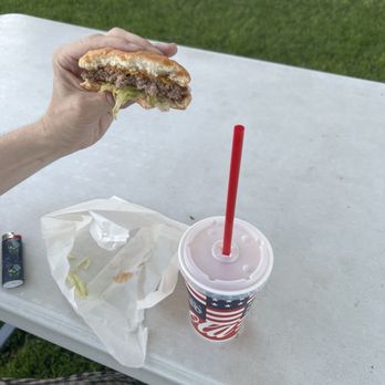 Henrie's Drive-In - Cheeseburger and drink - American Near Me - Panguitch, Utah Henrie's Drive-In - Cheeseburger and drink - American Near Me - Panguitch, Utah