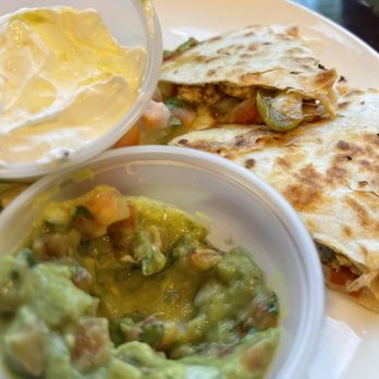 Acapulcos - Guacamole, Crema, quesadilla - Mexican Near Me - Norwood, Massachusetts