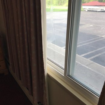 Sunset Motel - Cracked window. - Hotels Near Me - Batavia, New York