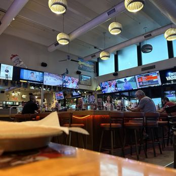 Hooters - American Near Me - Tucson, Arizona