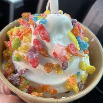 Slusheeland - Soft serve with fruity pebbles - Ice Cream & Frozen Yogurt Near Me - North Hollywood, California Slusheeland - Soft serve with fruity pebbles - Ice Cream & Frozen Yogurt Near Me - North Hollywood, California