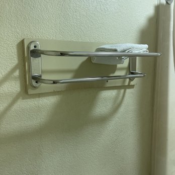 Econo Lodge - Who would want to use a towel in this bathroom? Nasty plus id be scared the smell of this room is trapped in them. - Hotels Near Me - Pine Bluff, Arkansas