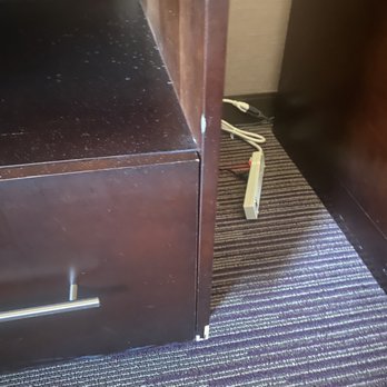 DoubleTree by Hilton Hotel Wilmington - Chipper furniture and significant dust. - Hotels Near Me - Wilmington, Delaware