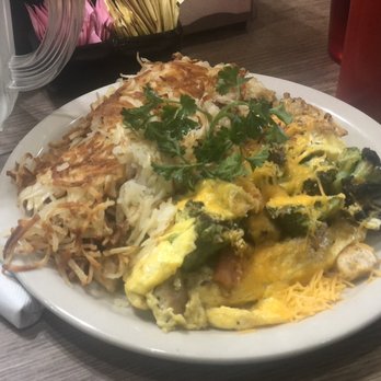 Skillet N Grill - Broccoli, cheese, and chicken omelette. Yes, this is how much hash browns they serve you. It's amazing. - Breakfast & Brunch Near Me - Arlington, Texas Skillet N Grill - Broccoli, cheese, and chicken omelette. Yes, this is how much hash browns they serve you. It's amazing. - Breakfast & Brunch Near Me - Arlington, Texas