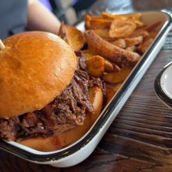 Sideshow - Chopped brisket sammie