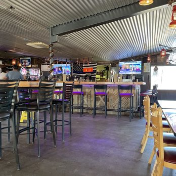 Dillon's at Western Trails Ranch - There are also tables outside in the weather is getting to be so nice - Barbeque Near Me - Morristown, Arizona
