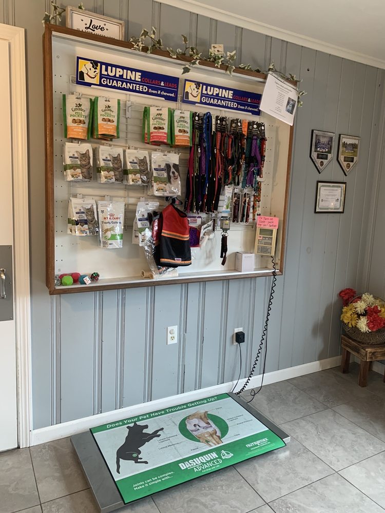 EAST SIDE VETERINARY CLINIC Updated October 2024 15 Reviews 785