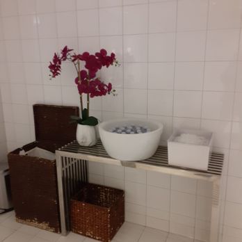 Amina Spa - Chilled bottled waters and iced towels - Waxing Near Me - Las Vegas, Nevada Amina Spa - Chilled bottled waters and iced towels - Waxing Near Me - Las Vegas, Nevada