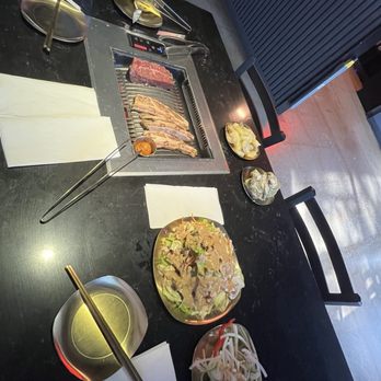 Kow - Flank steak, season beef, salad, fresh chopped vegetables - Korean Near Me - Des Plaines, Illinois Kow - Flank steak, season beef, salad, fresh chopped vegetables - Korean Near Me - Des Plaines, Illinois