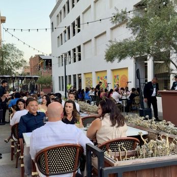 Maestro Restaurant - Outside seating - Cocktail Bars Near Me - Pasadena, California