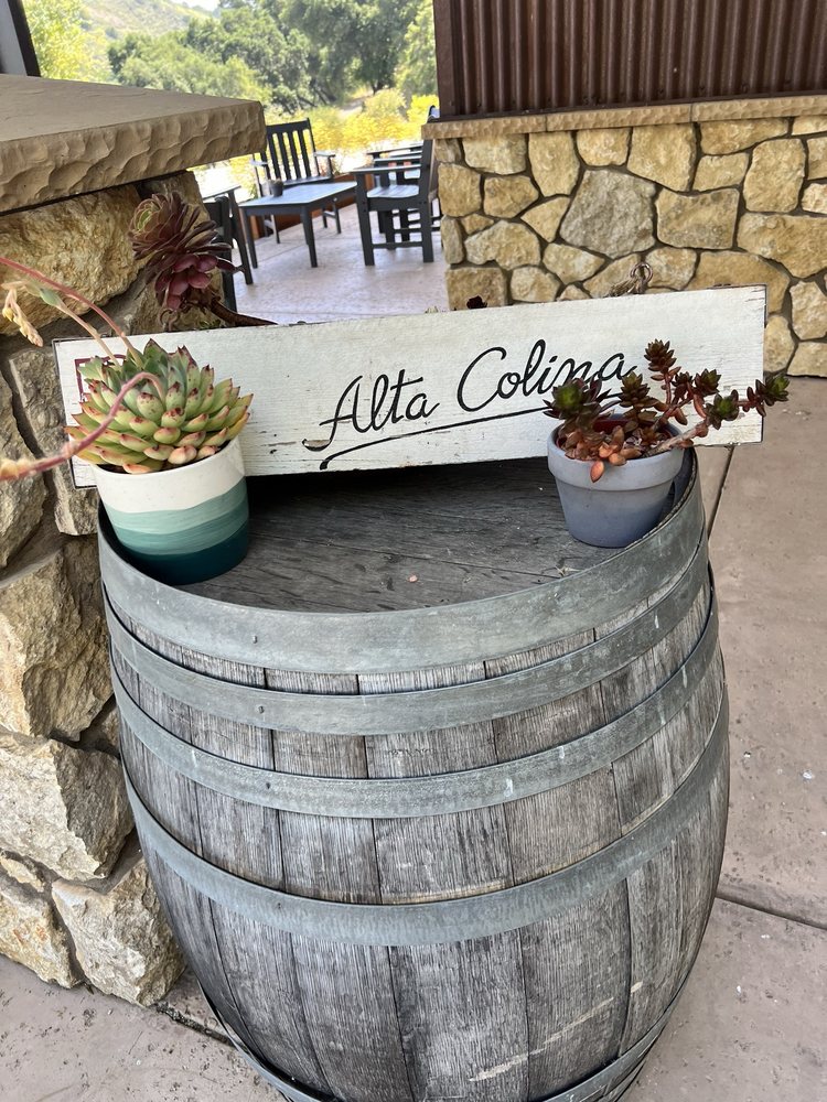 Alta Colina Logo