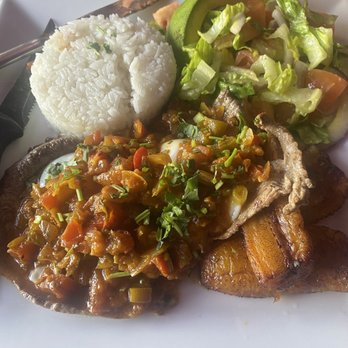 Sabores Restaurant - Bistec a caballo - Colombian Near Me - Orange, Connecticut