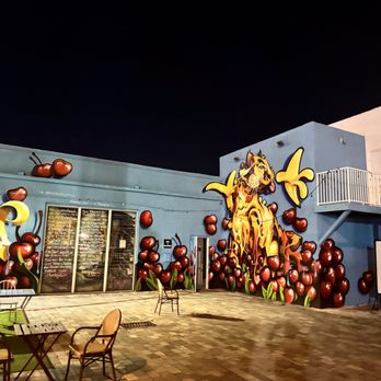 Olivara Mediterranean Cuisine - Decor. It's located outside an old art gallery. - Food Trucks Near Me - Miami, Florida Olivara Mediterranean Cuisine - Decor. It's located outside an old art gallery. - Food Trucks Near Me - Miami, Florida