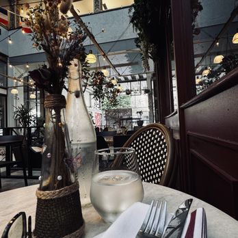 Garcons de Cafe - Wine Bars Near Me - Los Angeles, California Garcons de Cafe - Wine Bars Near Me - Los Angeles, California