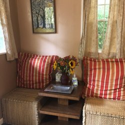 Plaza Midwood Massage - Seating area