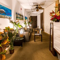 Refle Hawaii - A relaxing lounge with Hawaiian music playing in the background.