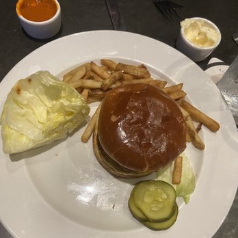 Yard House - Bars Near Me - Hallandale Beach, Florida