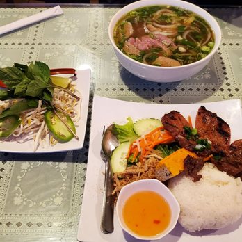 Pho Trang - Pho (top), com tam (bottom) - Vietnamese Near Me - Federal Way, Washington Pho Trang - Pho (top), com tam (bottom) - Vietnamese Near Me - Federal Way, Washington