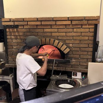 Come Prima - Pizza oven at the entrance - Italian Near Me - Lisbon, 11