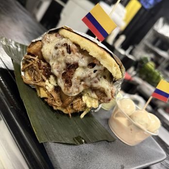 Q Chimba Comixxpress - Nos comimos una arepa y una hamburguesa genial y los jugos naturales muy ricos muchas gracias - Colombian Near Me - Chicago, Illinois