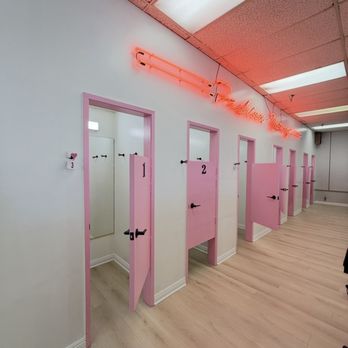 Fashion Young - Fitting room - Women's Clothing Near Me - Westminster, California Fashion Young - Fitting room - Women's Clothing Near Me - Westminster, California