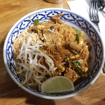 Glur - Beef pad thai - Thai Near Me - New York, New York