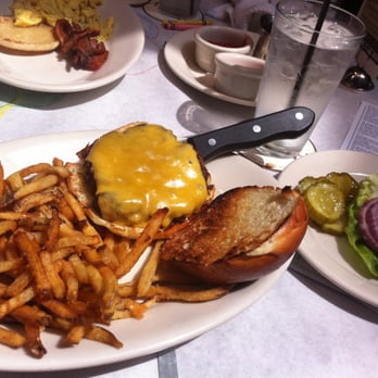 Meddlesome Moth - Rated the #2 burger in Dallas, it was pretty tasty - Bars Near Me - Dallas, Texas Meddlesome Moth - Rated the #2 burger in Dallas, it was pretty tasty - Bars Near Me - Dallas, Texas