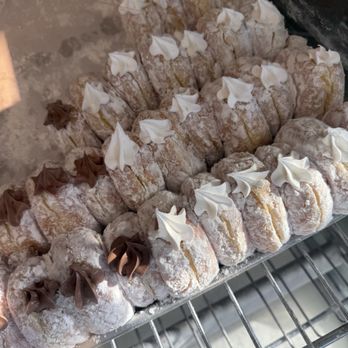 Hilligoss Bakery - Bakeries Near Me - Brownsburg, Indiana