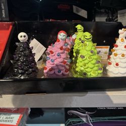 Hot Topic - Christmas trees