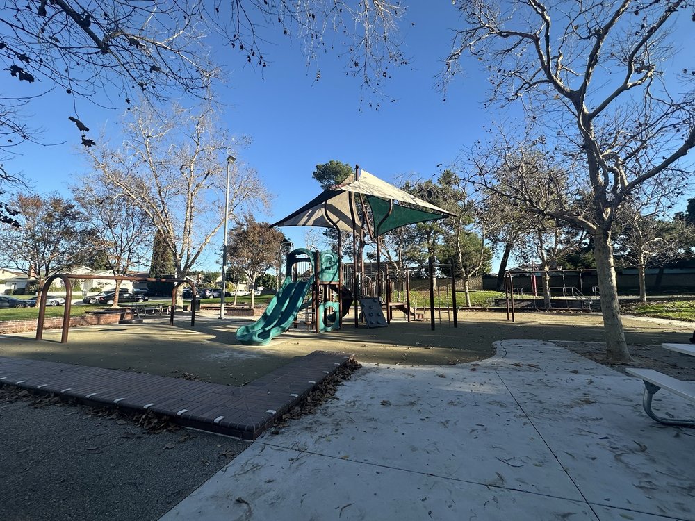 Willows Park Logo
