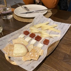 Cvm Laude - CHEESE TABLE:  -  Oveja Torta - Goat Mount Enebro - Cured sheep with truffle - Cabra Aceucheno