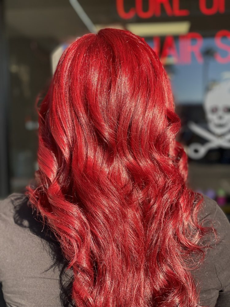 Curl Up N Dye Logo